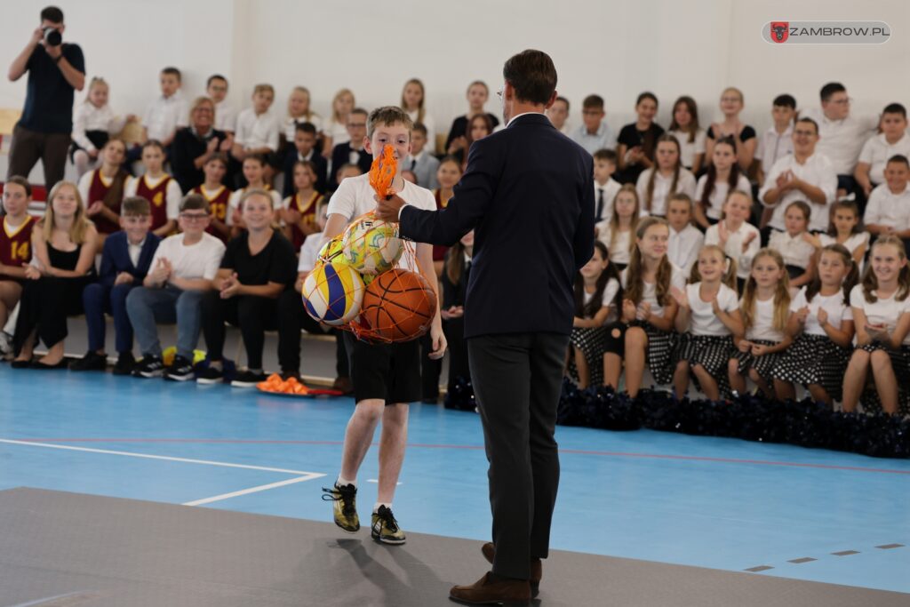 Sala sportowa przy Szkole Podstawowej nr 3 oficjalnie otwarta 05.09.2025r. fot. J. Kurpiewska