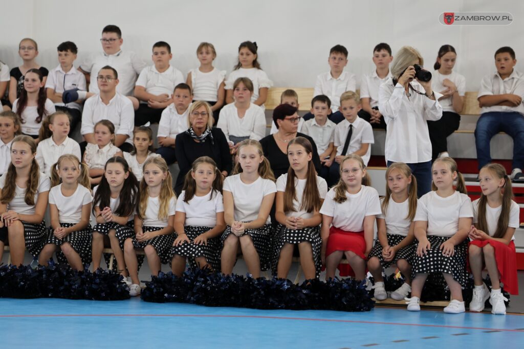 Sala sportowa przy Szkole Podstawowej nr 3 oficjalnie otwarta 05.09.2025r. fot. J. Kurpiewska