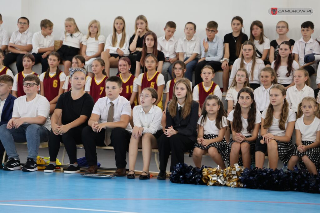 Sala sportowa przy Szkole Podstawowej nr 3 oficjalnie otwarta 05.09.2025r. fot. J. Kurpiewska