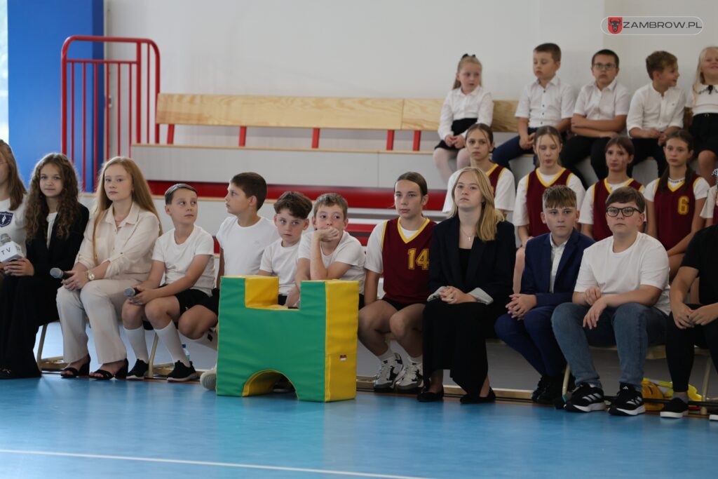 Sala sportowa przy Szkole Podstawowej nr 3 oficjalnie otwarta 05.09.2025r. fot. J. Kurpiewska