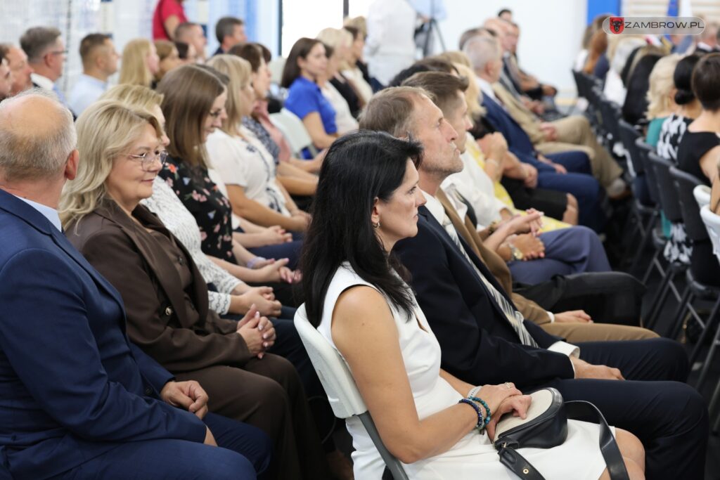 Sala sportowa przy Szkole Podstawowej nr 3 oficjalnie otwarta 05.09.2025r. fot. J. Kurpiewska
