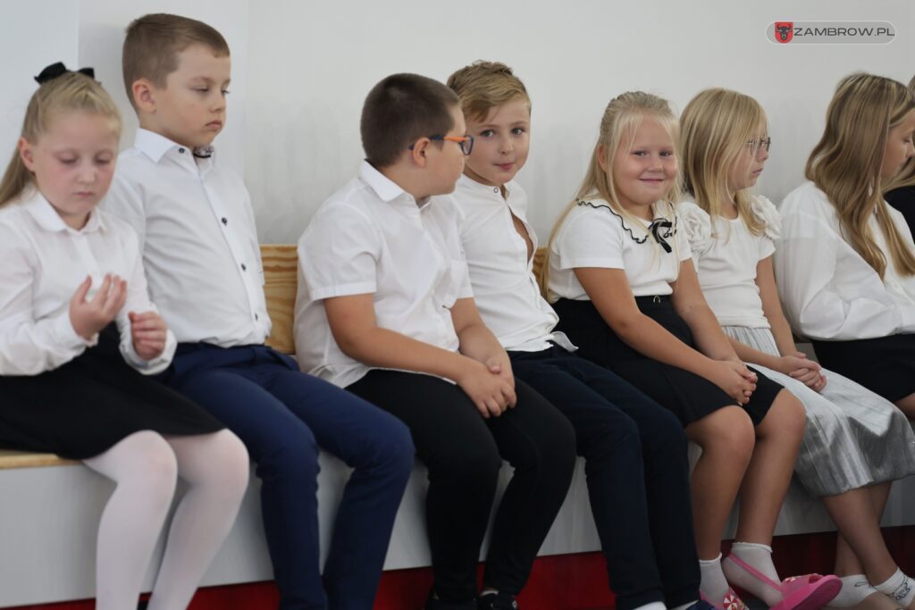 Sala sportowa przy Szkole Podstawowej nr 3 oficjalnie otwarta 05.09.2025r. fot. J. Kurpiewska