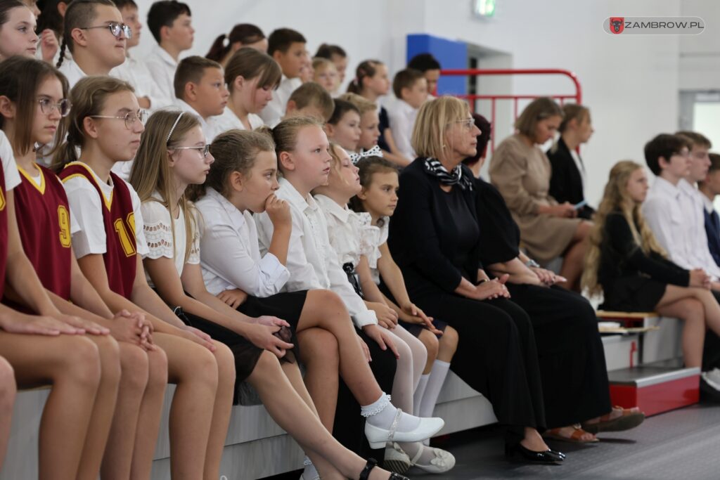Sala sportowa przy Szkole Podstawowej nr 3 oficjalnie otwarta 05.09.2025r. fot. J. Kurpiewska